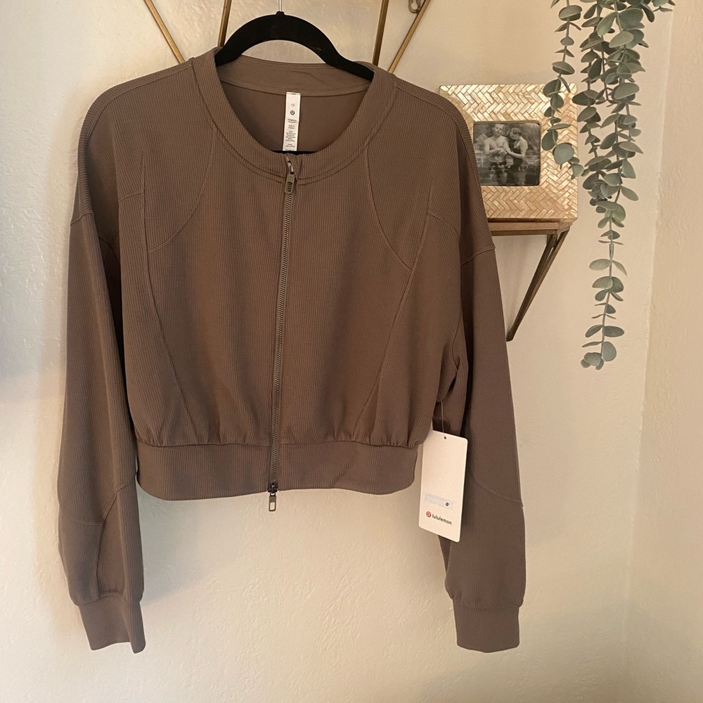 NWT Lululemon Ribbed Softstreme Cropped Jacket